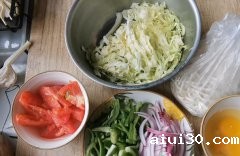 蔬菜食材配送公司：隔夜面条做炒面，丰富的蔬菜才是炒面的灵魂